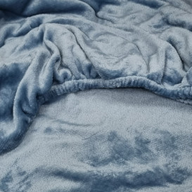 Pliušinė paklodė su guma (mėlynos spalvos)