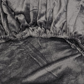 Pliušinė paklodė su guma (tamsiai pilkos spalvos)