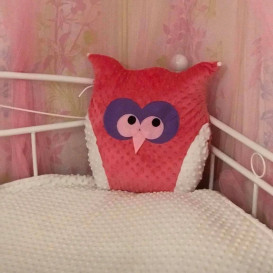 Dekoruota pagalvė žaislas Pelėdžiukas ( Ryškiai rožinė)