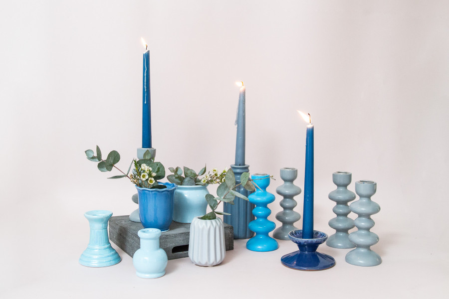 Įvairių formų ir atspalvių žvakidės ir vazelės (Ž-68)