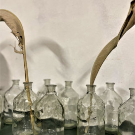 Storo stiklo buteliukas- vazelė (Vv-26)